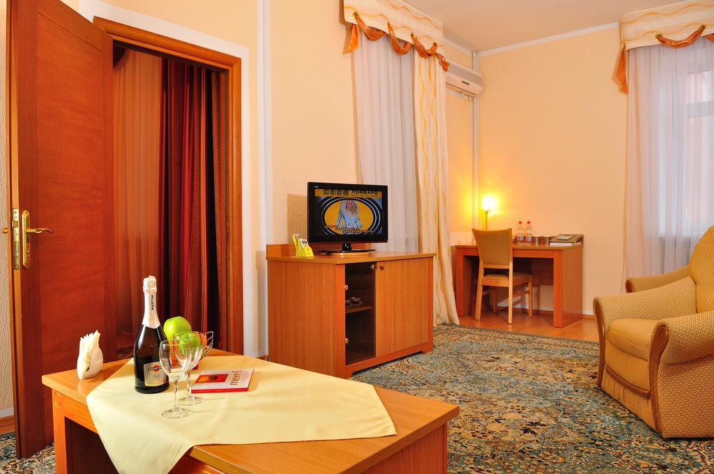 Altyn Dala Hotel Astana Bagian luar foto